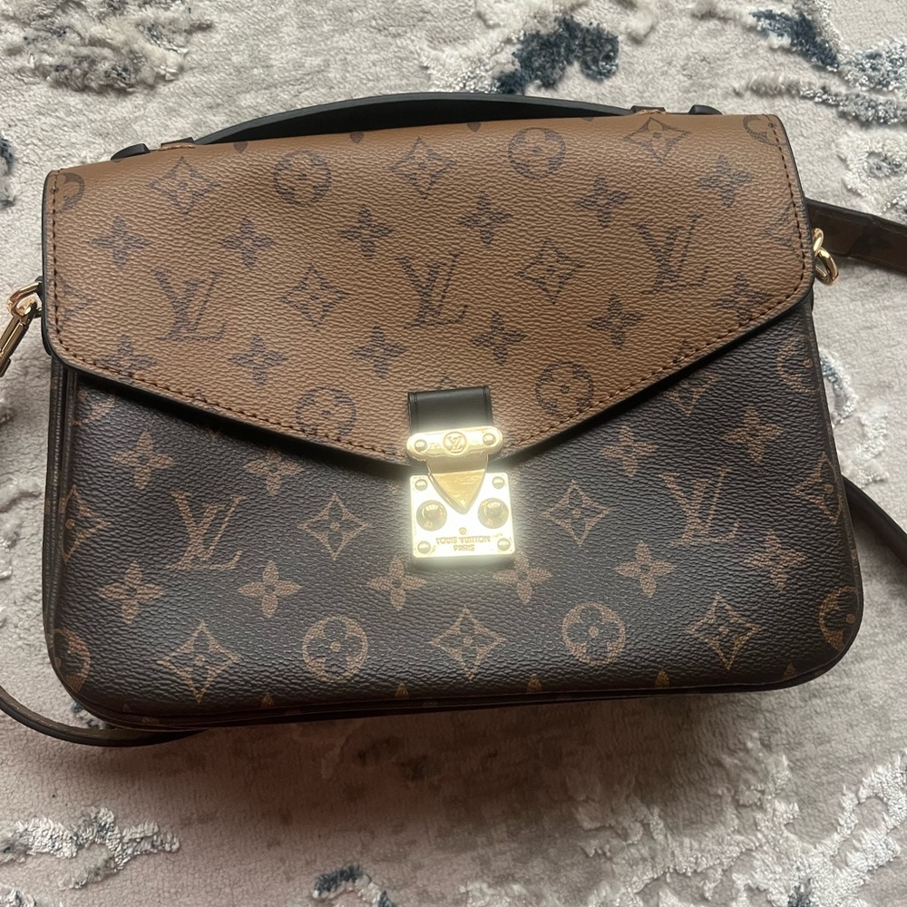 Crossbody bag